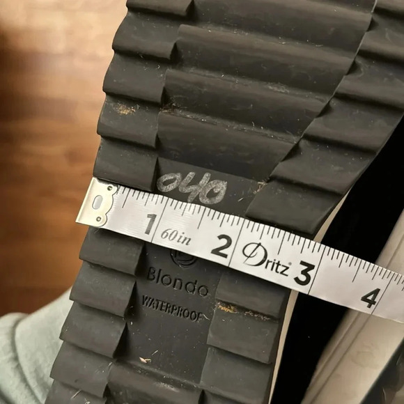 Blondo women’s black Suri style waterproof slip on sneaker approximately 8 - Picture 6 of 6